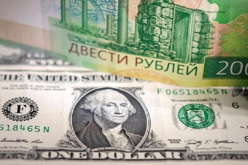 Курс доллара на Мосбирже поднялся выше 92 рублей впервые с 13 ноября