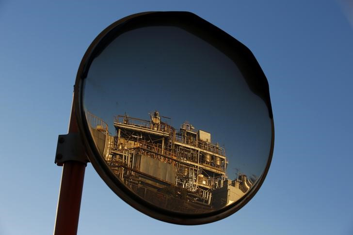 В мае Иран повысит цены на нефть для Азии