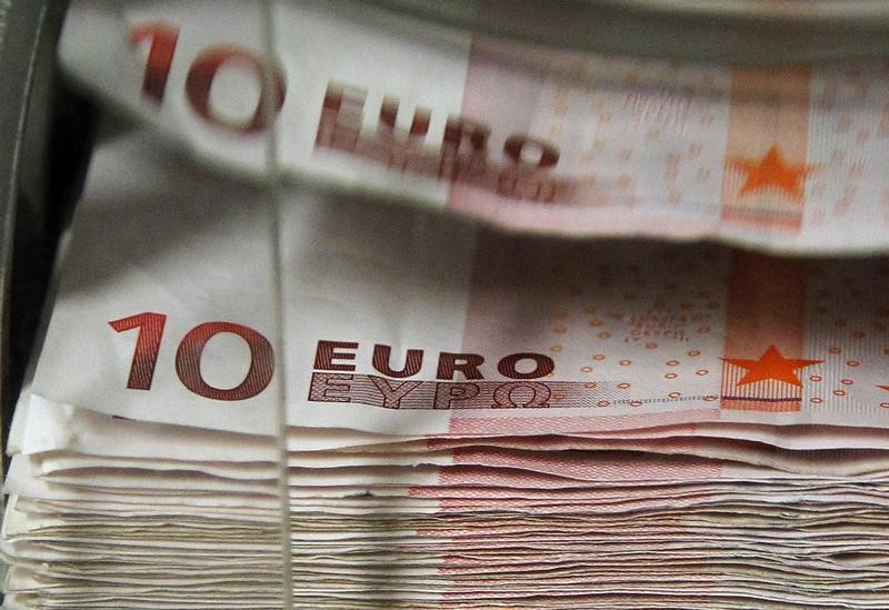 Доллар и евро на торгах 