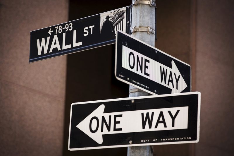 Nasdaq привел к росту Уолл-стрит в преддверии заседания ФРС