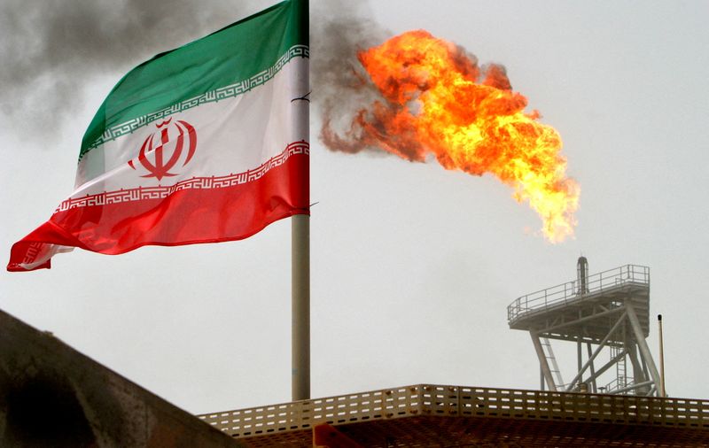 ОПЕК+ будет готова включить Иран в сделку об объемах добычи нефти