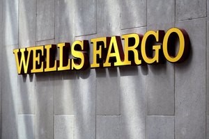 Чистая прибыль Wells Fargo в 4-м квартале упала в 2 раза