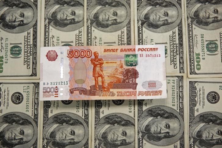 Курс доллара опустился ниже 60 рублей