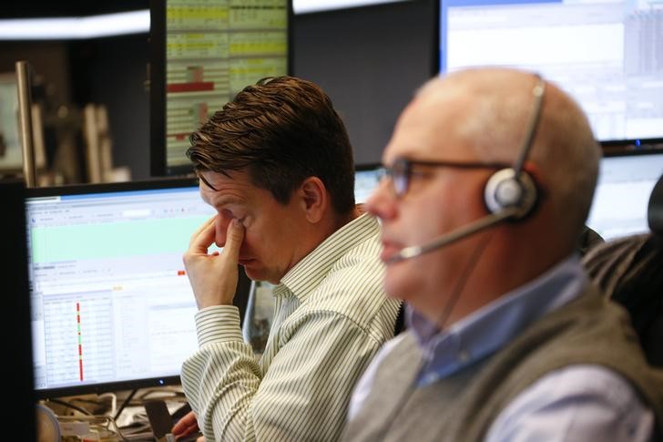 Американские фондовые индексы начали торги снижением