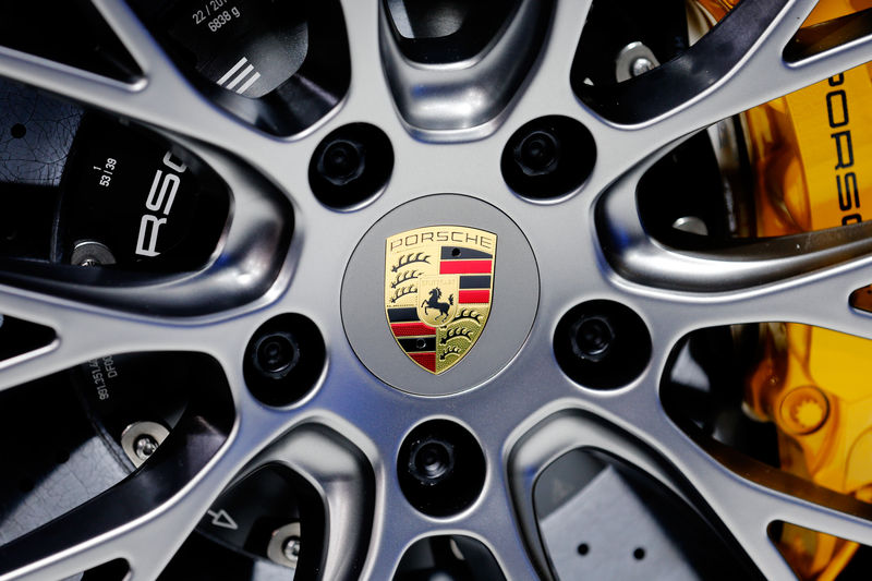 Акции Porsche упали ниже цены IPO после дебюта