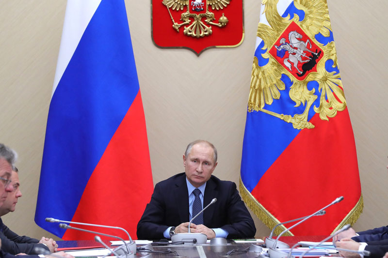Путин ознакомился с наработками Минфина по бюджету на трехлетку, обсудит их с Силуановым
