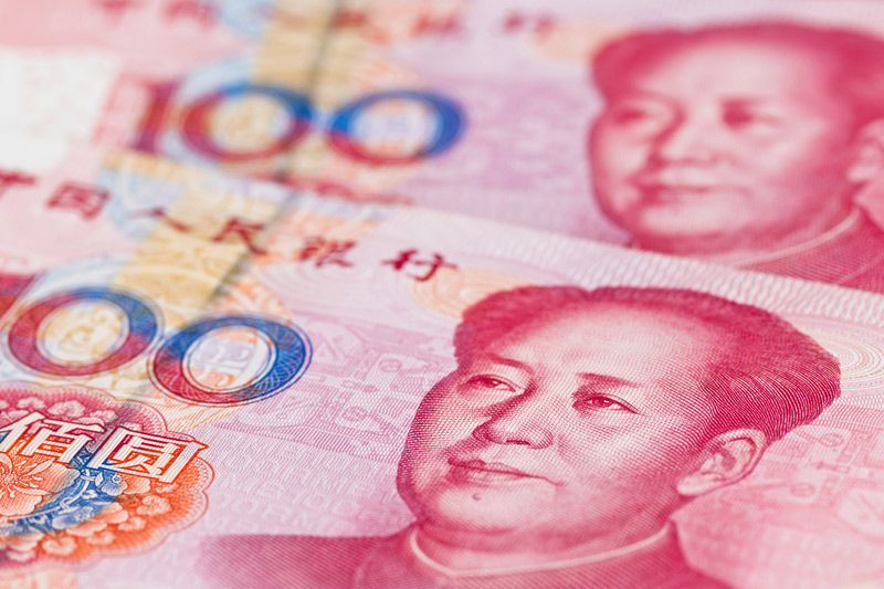 Курс рубля заметно слабеет к юаню
