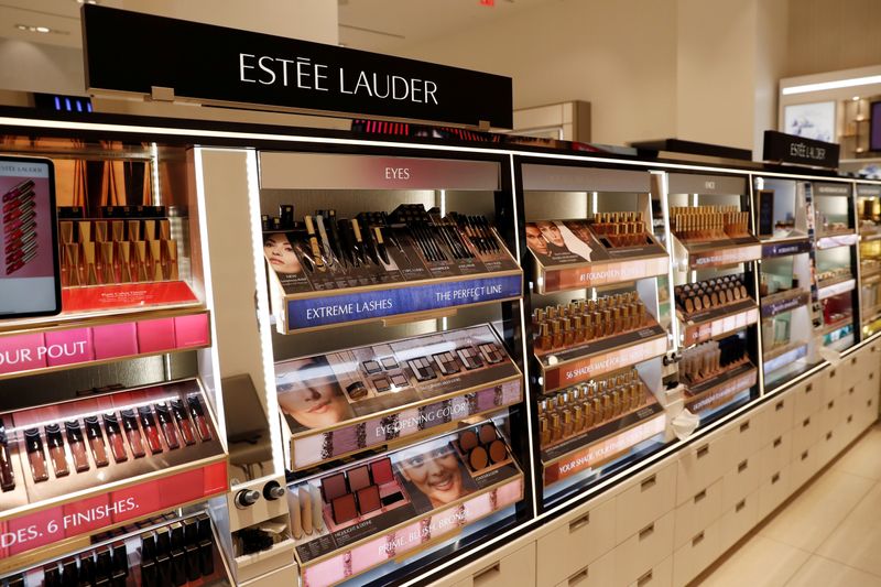 Estee Lauder: доходы, прибыль побили прогнозы в Q4