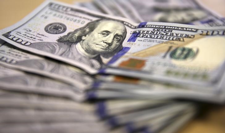 ЦБ РФ установил курс доллара США с 3 июня в размере 61,575 руб.