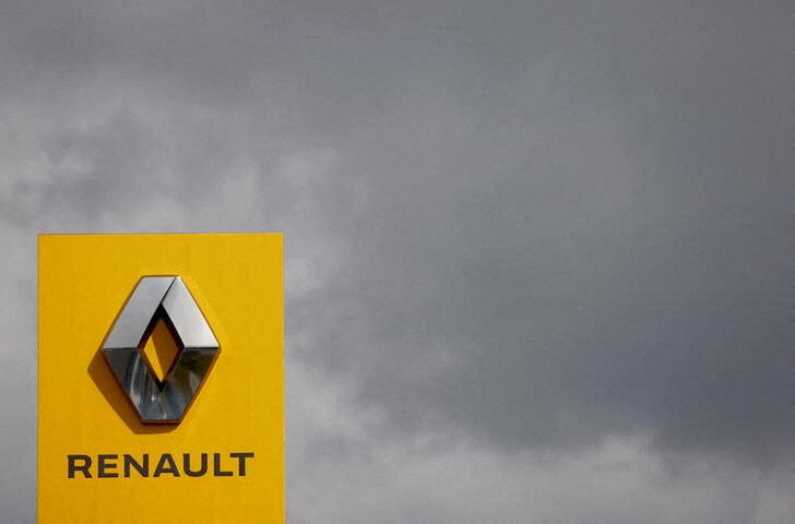 Продажи группы Renault снизились третий год подряд в 2021г