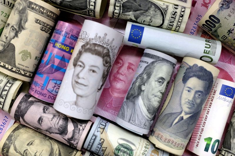 Иена растет, евро в минусе из-за обострения украинского кризиса
