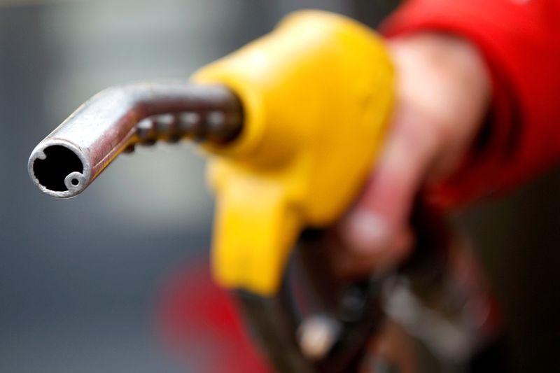 Цены на нефть стабилизируются после снижения накануне