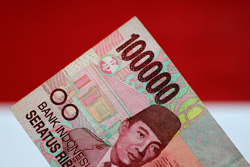 Индонезийская рупия близка к минимуму с 20 апреля