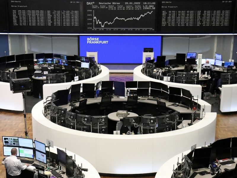 Европейские индексы идут вниз вслед за глобальной распродажей акций