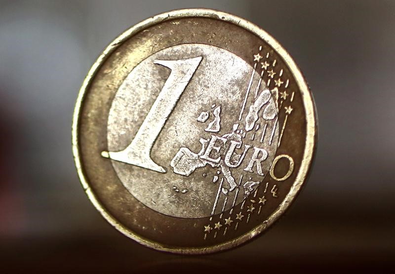 Доллар укрепляется к евро, фунту и иене 