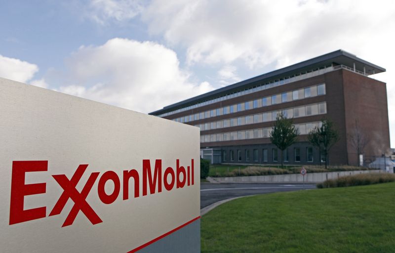 Exxon Mobil вывозит своих американских сотрудников с предприятий в России