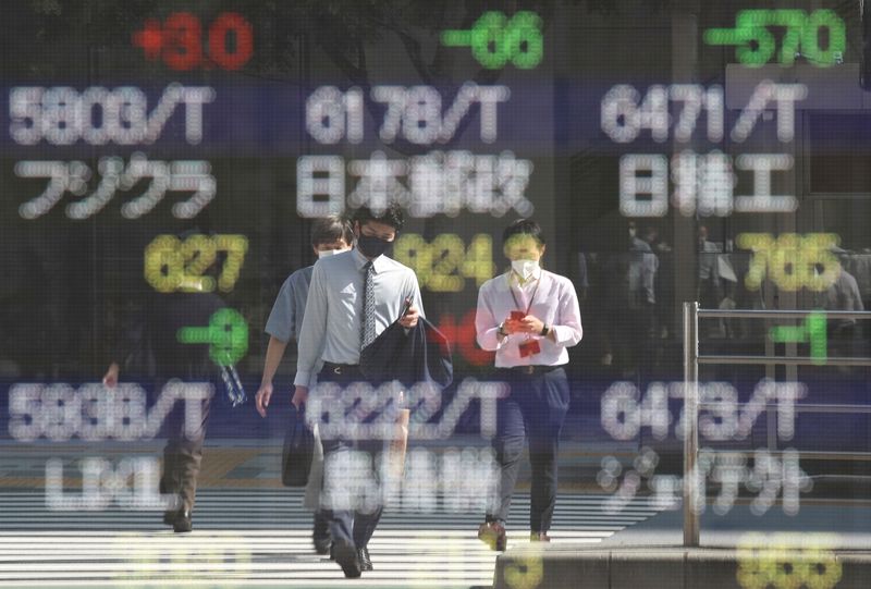 Японские акции закрылись снижением из-за волнений вокруг Украины