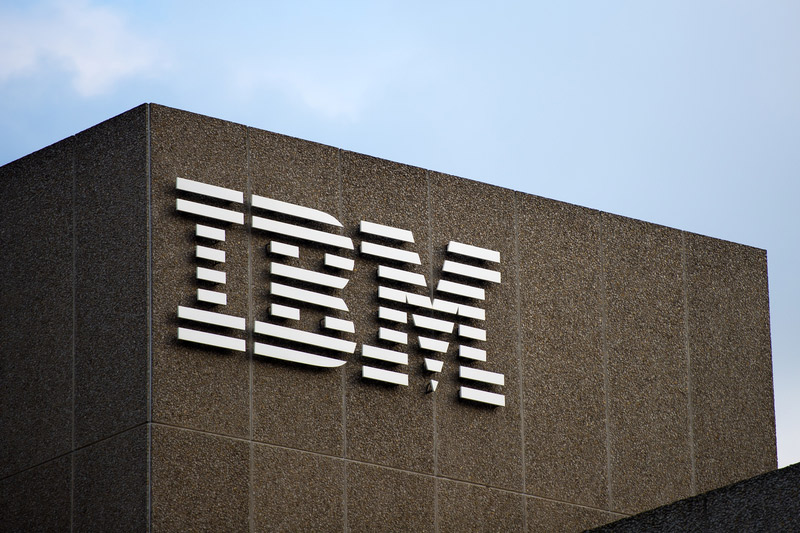 IBM: доходы побили прогнозы, прибыльa совпал с в Q3