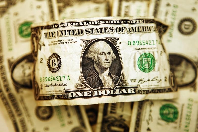 ЦБ РФ установил курс доллара США на сегодня в размере 61,6069 руб., евро - 62,7397 руб.