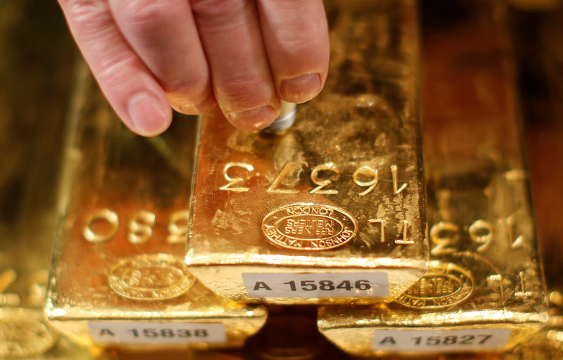 Золото растет пятый день подряд на фоне ралли казначейских облигаций