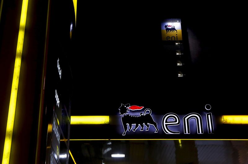 Eni в 2,5 раза снизила объемы нефти из РФ на своих заводах