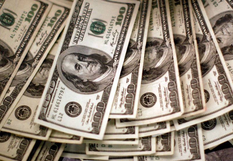 Доллар дорожает на фоне опасений по поводу ФРС и Украины, криптовалюты в минусе