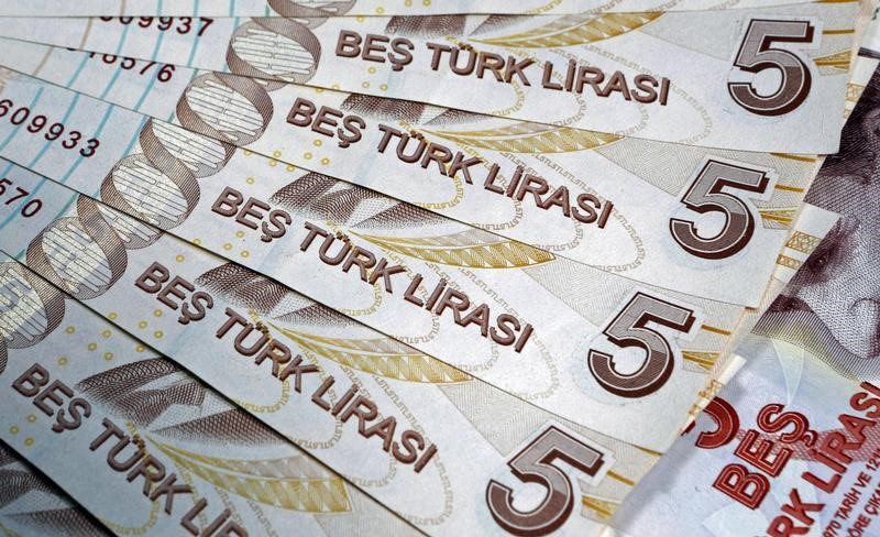 После решения ЦБ Турции курс лиры подошел к историческому минимуму
