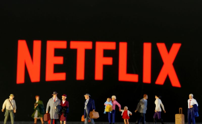 Акции Netflix упали более чем на 20%