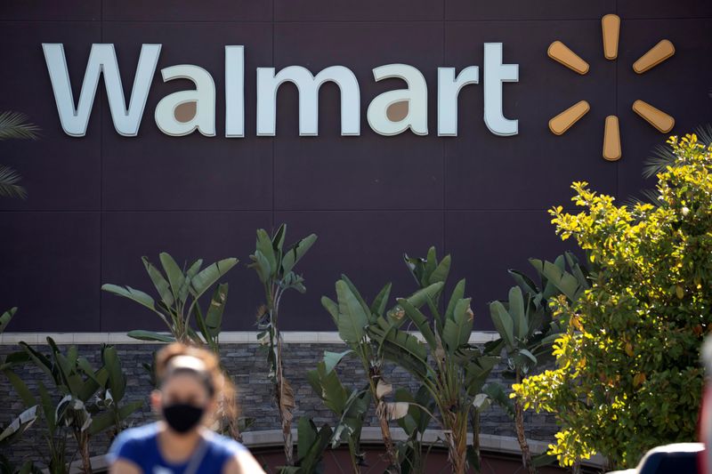 Глава Walmart предупредил о возможном закрытии магазинов из-за краж