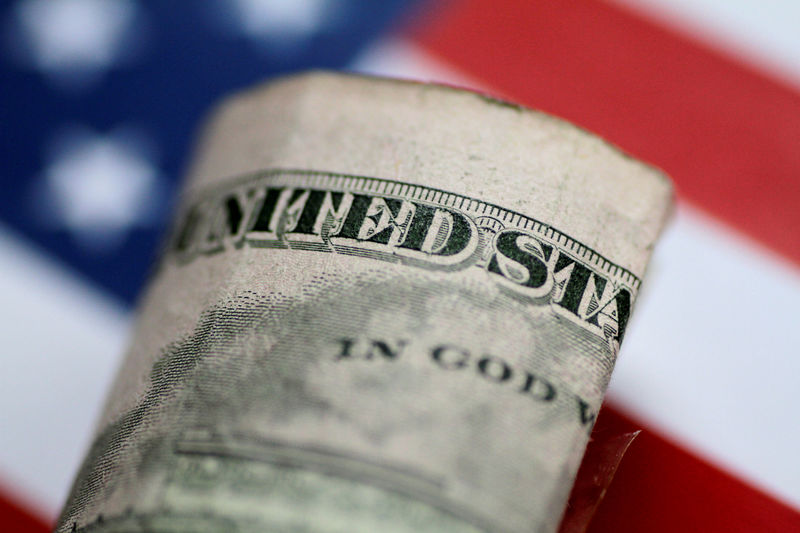 Доллар падает в преддверии заседания ФРС в Джексон-Хоуле