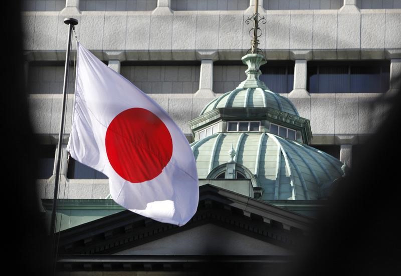 Банк Японии повысил процентную ставку впервые за 17 лет