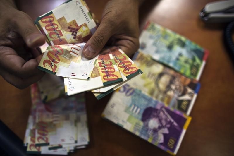 Израильский шекель отыграл свое падение к доллару до минимума