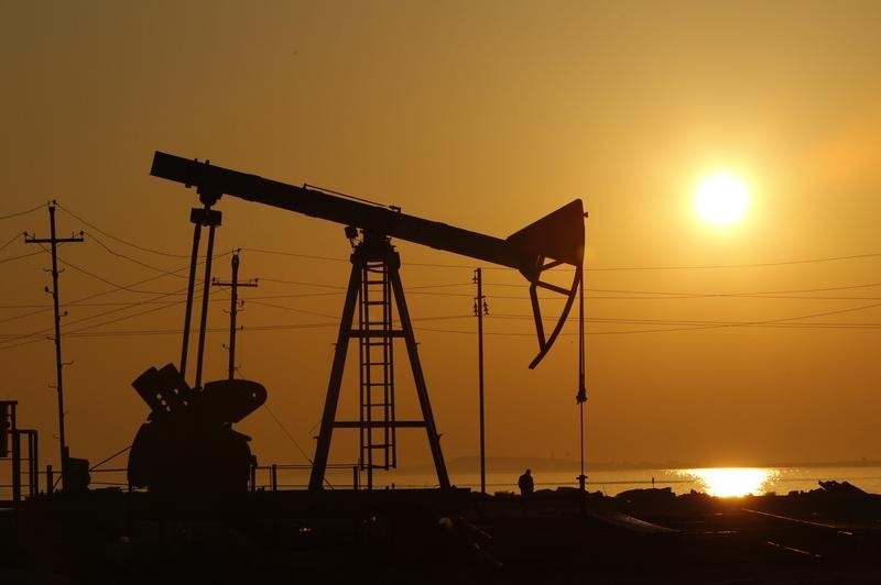 Нефть подешевела на фоне большого увеличения запасов в США