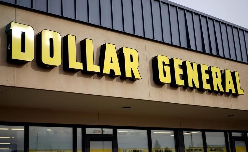 Акции Dollar General упали на 17% после снижения прогноза