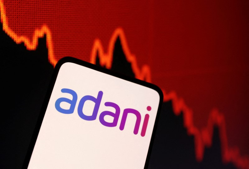 Капитализация группы Adani упала ниже $100 млн