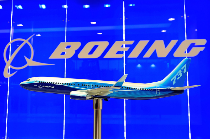 Boeing пикирует вниз: у компании проблема на проблеме