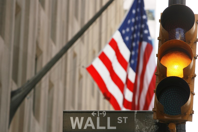 Уолл-стрит колеблется после соглашения о финансировании правительства