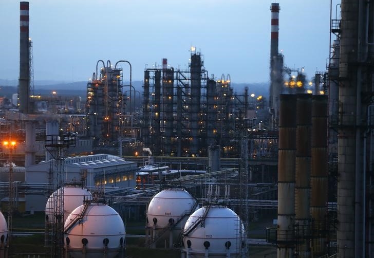ЦБ объяснил декабрьское ослабление рубля снижением цен на нефть