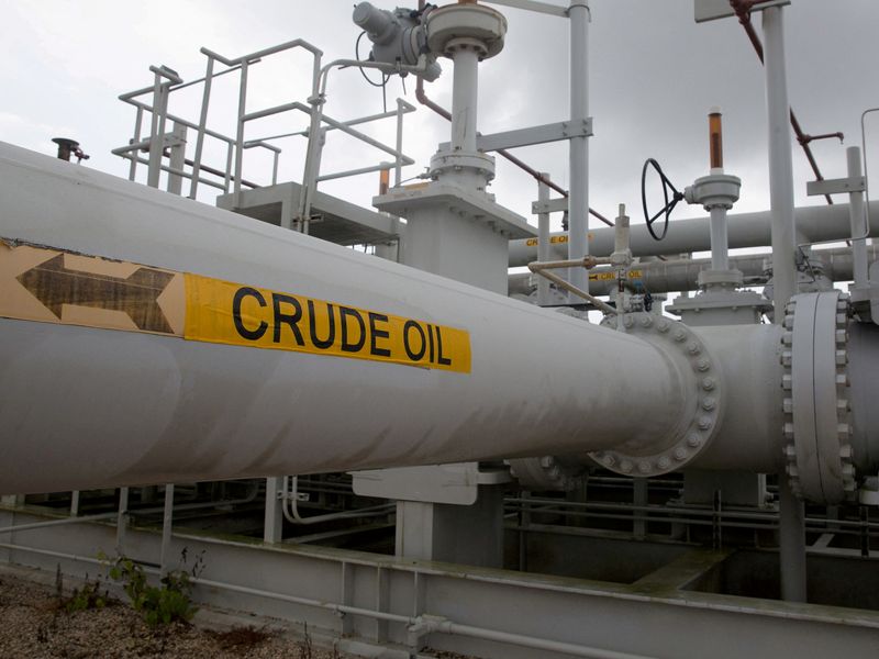 Нефть дорожает на фоне опасений о предложении из-за напряженности в Восточной Европе, на Ближнем Востоке