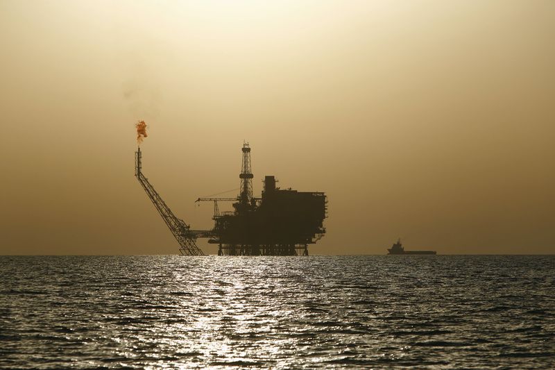Цены на нефть упали в преддверии выхода данных по ИПЦ