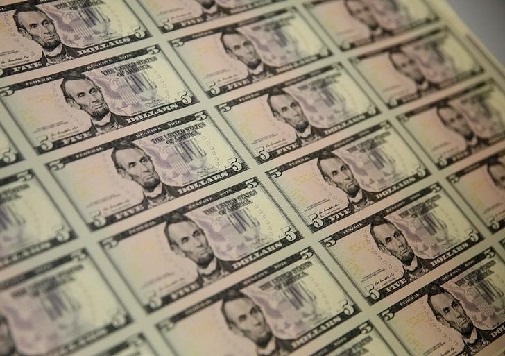 ЦБ РФ установил курс доллара США с 23 февраля в размере 74,7087 руб.