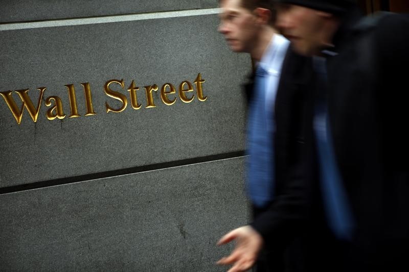 На Уолл-стрит разворот, пока инвесторы оценивают экономические данные