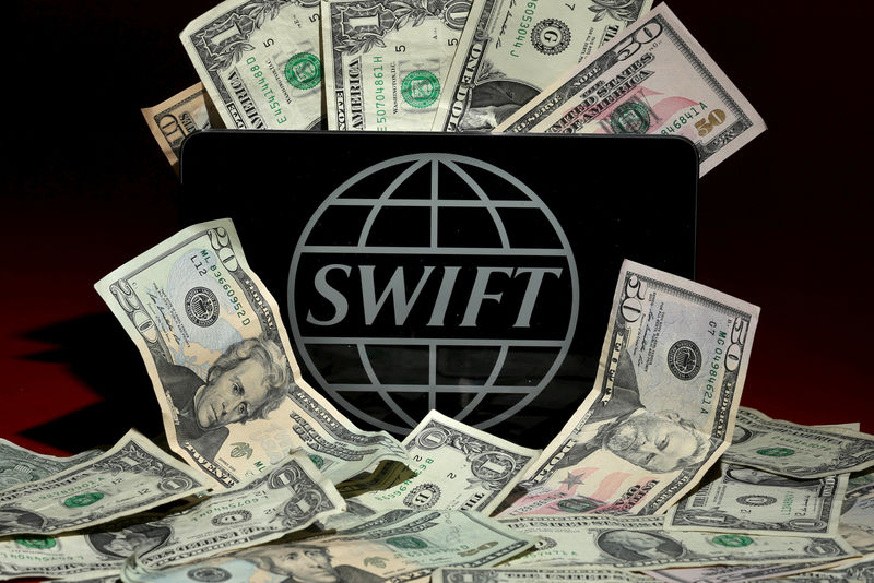 ЕС намерен отключить семь российских банков от Swift