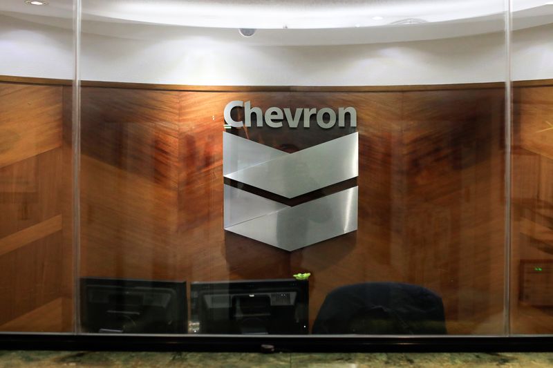 ЭКСКЛЮЗИВ-США рассматривают просьбу Chevron принять венесуэльскую нефть в уплату долга -- источники