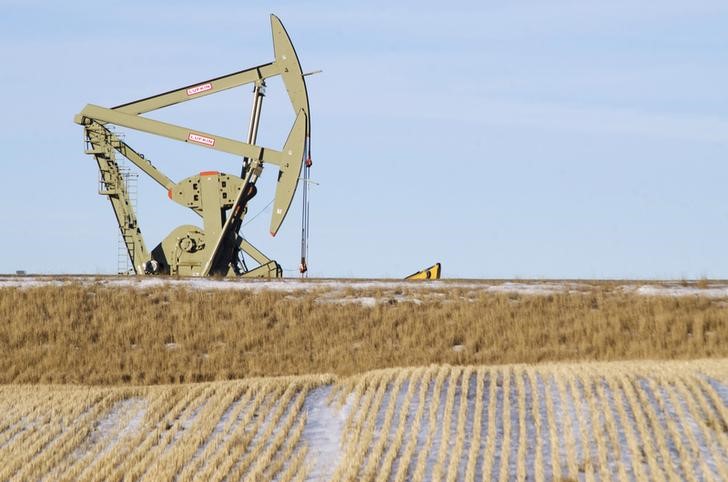Цены на нефть упали на фоне неоднозначных сигналов о поставках