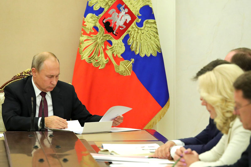 Путин поручил усилить контроль за выполнением гособоронзаказа и обеспечением войск