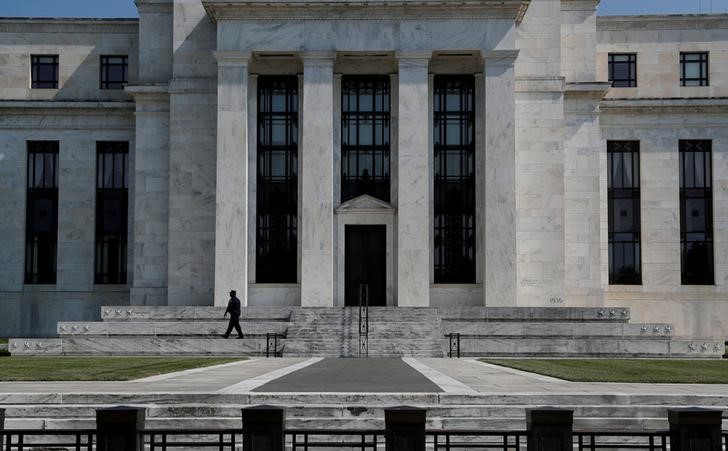 Медленное снижение инфляции в США укрепляет терпение ФРС в отношении ставки