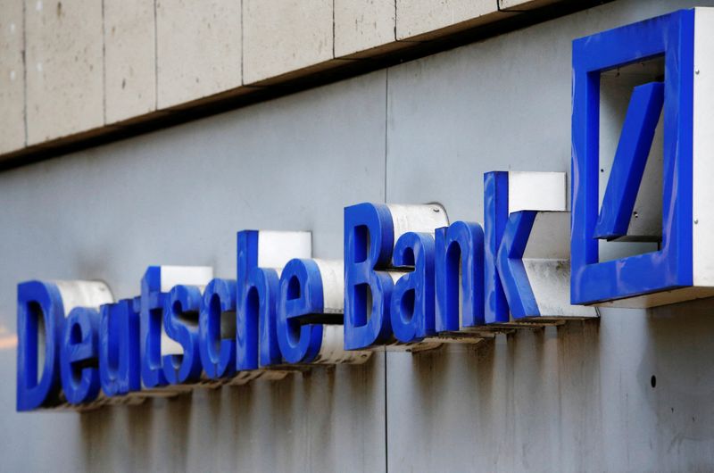 Прибыль Deutsche Bank в 4кв почти утроилась вопреки ожиданиям убытка
